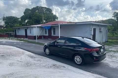 Propiedad comercial en venta en Opa-locka, Florida № 1239272 - foto 4