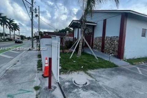 Propiedad comercial en venta en Opa-locka, Florida № 1239272 - foto 3