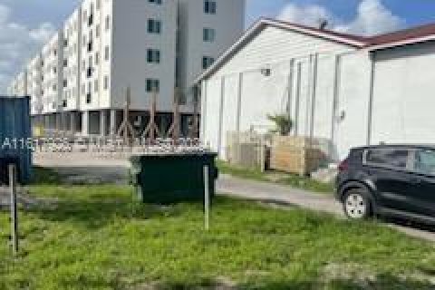 Propiedad comercial en venta en Opa-locka, Florida № 1239272 - foto 5