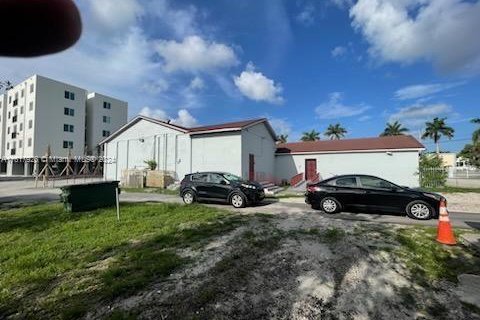 Commercial property in Opa-locka, Florida № 1239272 - photo 6