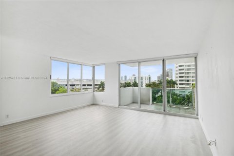 Condo in Miami Beach, Florida, 1 bedroom  № 1280798 - photo 3