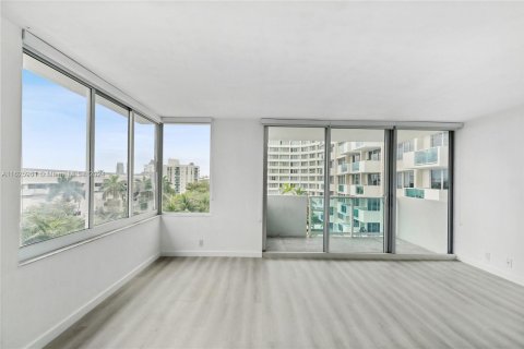 Condo in Miami Beach, Florida, 1 bedroom  № 1280798 - photo 4