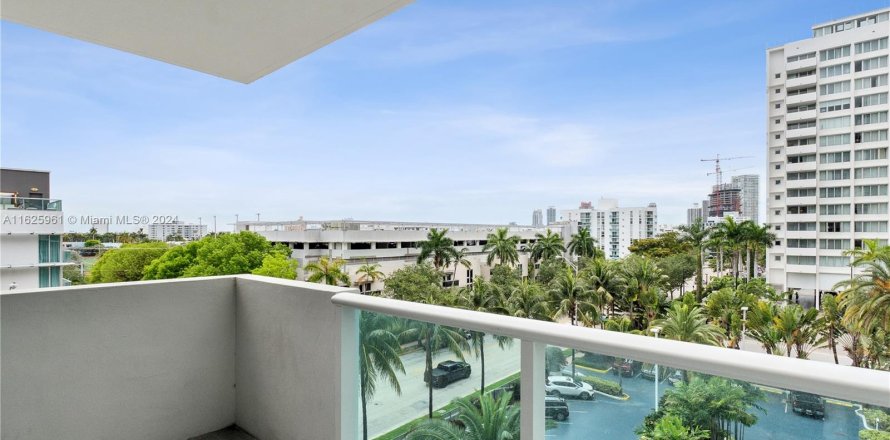 Condo in Miami Beach, Florida, 1 bedroom  № 1280798