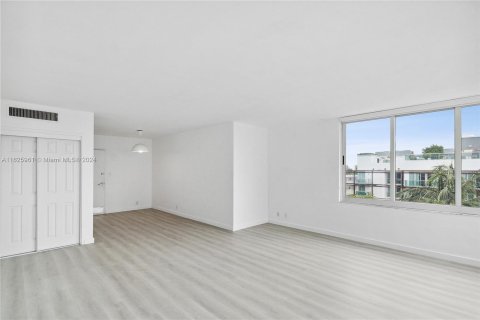 Condo in Miami Beach, Florida, 1 bedroom  № 1280798 - photo 5