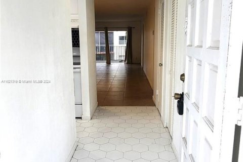 Condo in Lauderhill, Florida, 2 bedrooms  № 1242156 - photo 3