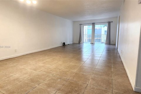 Condo in Lauderhill, Florida, 2 bedrooms  № 1242156 - photo 5