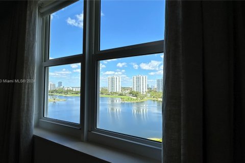 Condo in Aventura, Florida, 3 bedrooms  № 1044675 - photo 13