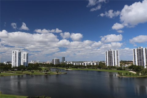 Condo in Aventura, Florida, 3 bedrooms  № 1044675 - photo 10