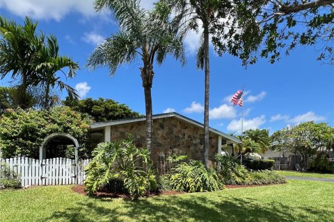 Villa ou maison à vendre à Cutler Bay, Floride: 3 chambres, 154.78 m2 № 1291390 - photo 2