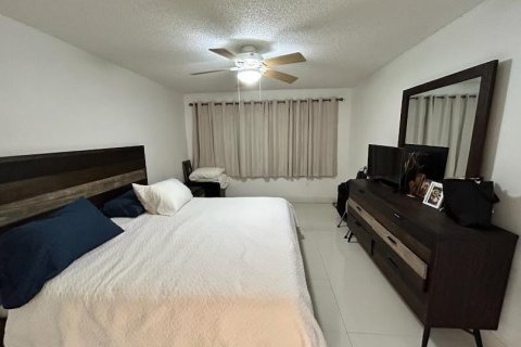 Condo in Pembroke Pines, Florida, 2 bedrooms  № 1068015 - photo 8