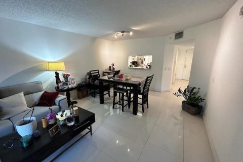 Condominio en venta en Pembroke Pines, Florida, 2 dormitorios, 112.13 m2 № 1068015 - foto 18