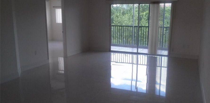 Condominio en Pembroke Pines, Florida, 2 dormitorios  № 1068015