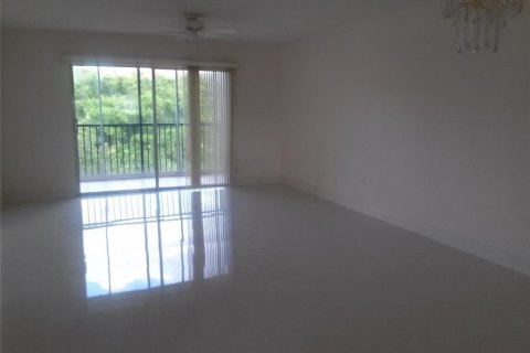 Condo in Pembroke Pines, Florida, 2 bedrooms  № 1068015 - photo 15