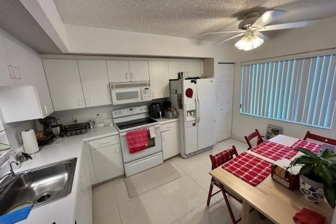 Condominio en venta en Pembroke Pines, Florida, 2 dormitorios, 112.13 m2 № 1068015 - foto 14