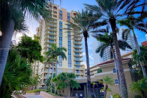 Copropriété à vendre à Hallandale Beach, Floride: 2 chambres, 113.34 m2 № 1291060 - photo 1