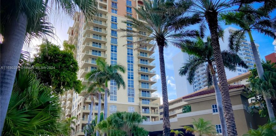 Condominio en Hallandale Beach, Florida, 2 dormitorios  № 1291060