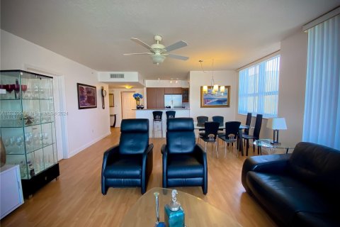 Condo in Hallandale Beach, Florida, 2 bedrooms  № 1291060 - photo 25