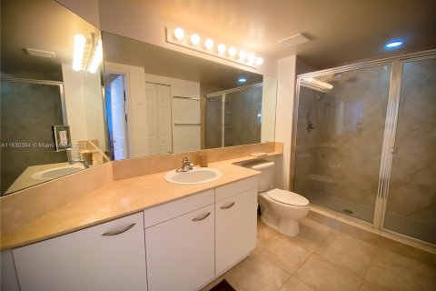 Condo in Hallandale Beach, Florida, 2 bedrooms  № 1291060 - photo 14