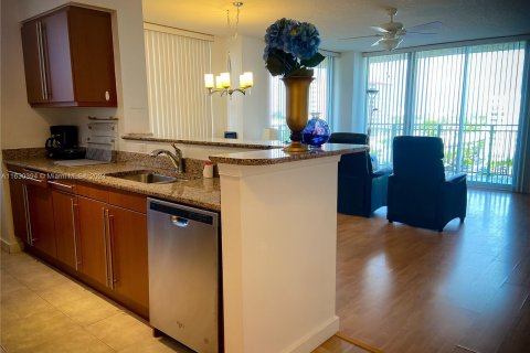 Condo in Hallandale Beach, Florida, 2 bedrooms  № 1291060 - photo 11