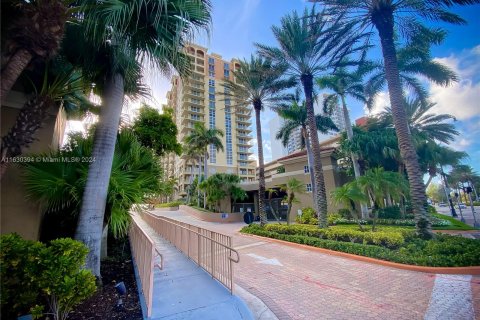 Condo in Hallandale Beach, Florida, 2 bedrooms  № 1291060 - photo 2