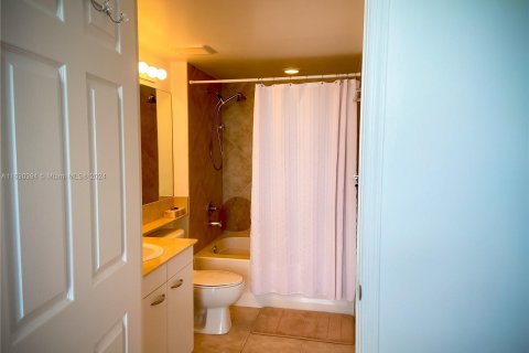 Condo in Hallandale Beach, Florida, 2 bedrooms  № 1291060 - photo 29