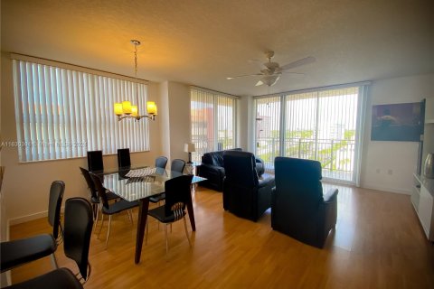 Condo in Hallandale Beach, Florida, 2 bedrooms  № 1291060 - photo 24