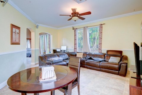 Villa ou maison à vendre à Royal Palm Beach, Floride: 5 chambres, 239.69 m2 № 1051341 - photo 28