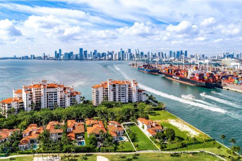 Terreno en venta en Fisher Island, Florida № 1241729 - foto 5