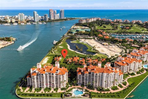 Terreno en venta en Fisher Island, Florida № 1241729 - foto 10