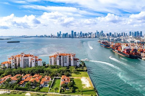 Terreno en venta en Fisher Island, Florida № 1241729 - foto 6