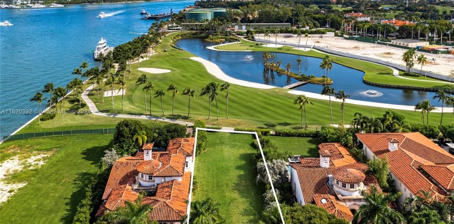 Land in Fisher Island, Florida № 1241729