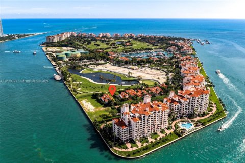 Terreno en venta en Fisher Island, Florida № 1241729 - foto 9