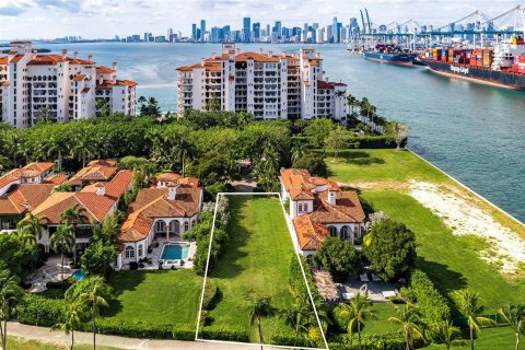 Terreno en venta en Fisher Island, Florida № 1241729 - foto 2