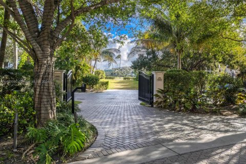 Land in Fisher Island, Florida № 1241729 - photo 22