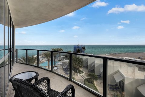 Condo in Hollywood, Florida, 4 bedrooms  № 1060247 - photo 19