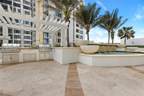 Condo in Hollywood, Florida, 4 bedrooms  № 1060247 - photo 9