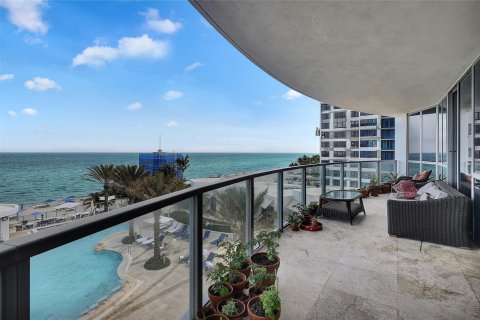 Condo in Hollywood, Florida, 4 bedrooms  № 1060247 - photo 21