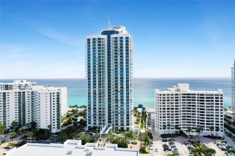 Condominio en venta en Hollywood, Florida, 4 dormitorios, 287.16 m2 № 1060247 - foto 2