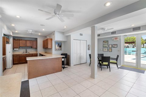 Condominio en venta en Hillsboro Beach, Florida, 1 dormitorio, 53.42 m2 № 1027057 - foto 3