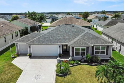 House in The Villages, Florida 3 bedrooms, 141.86 sq.m. № 1343982 - photo 1