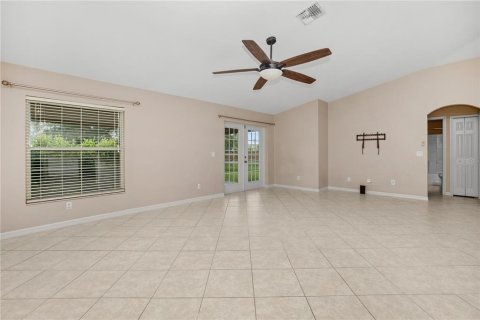 House in Cape Coral, Florida 3 bedrooms, 186.36 sq.m. № 1343981 - photo 13