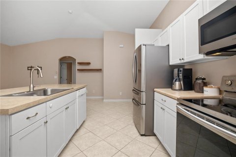 House in Cape Coral, Florida 3 bedrooms, 186.36 sq.m. № 1343981 - photo 8