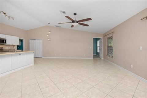 House in Cape Coral, Florida 3 bedrooms, 186.36 sq.m. № 1343981 - photo 11