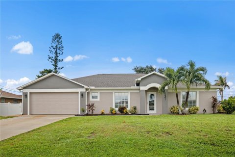 Villa ou maison à vendre à Cape Coral, Floride: 3 chambres, 186.36 m2 № 1343981 - photo 1