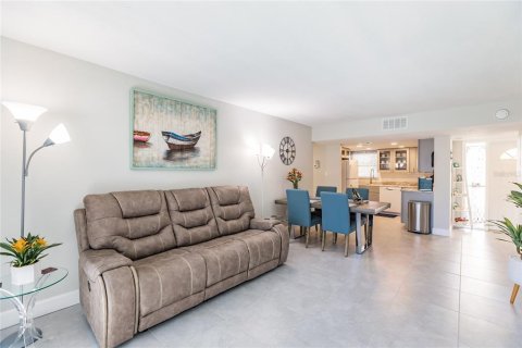 Condo in Punta Gorda, Florida, 2 bedrooms  № 1165714 - photo 8