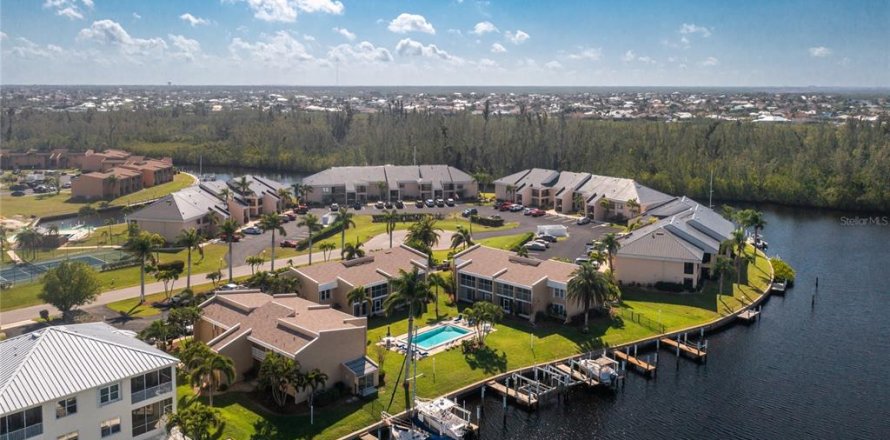 Condo in Punta Gorda, Florida, 2 bedrooms  № 1165714