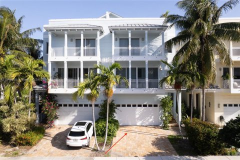 Townhouse in Hollywood, Florida 4 bedrooms, 299.89 sq.m. № 1064880 - photo 3