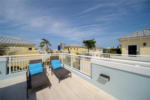 Townhouse in Hollywood, Florida 4 bedrooms, 299.89 sq.m. № 1064880 - photo 29