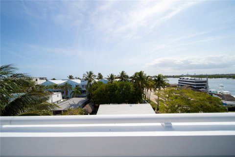 Townhouse in Hollywood, Florida 4 bedrooms, 299.89 sq.m. № 1064880 - photo 30