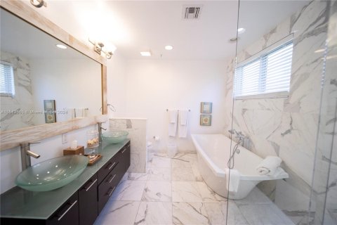 Townhouse in Hollywood, Florida 4 bedrooms, 299.89 sq.m. № 1064880 - photo 24